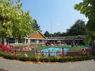 De IJsvogel - Vakantiepark met zwembad