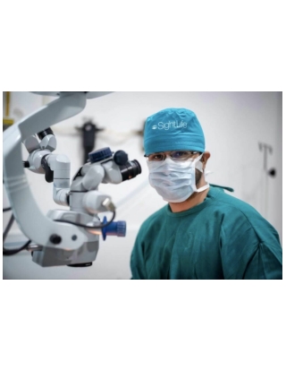 Eye surgeon delhi