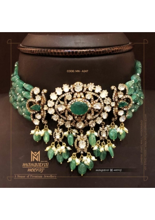 Beautiful Choker with Emerald Stone and Uncut Diamonds