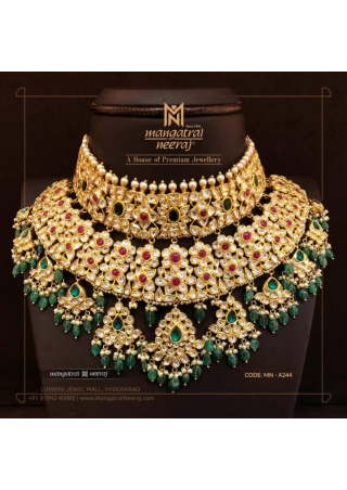 Beautiful Choker Embedded with Uncut Diamonds