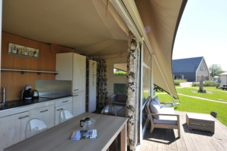 Glamping in Zeeland bij Camping Zonneweelde