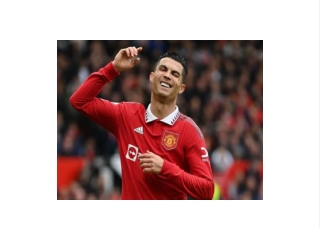 Cau thu MU dong tinh voi HLV Ten Hag ve quyet dinh ky luat Ronaldo