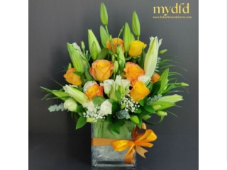 yellow roses and white lilies glass vase