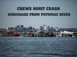 Crews hoist crash wreckage from Potomac River