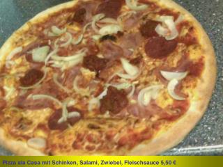 Pizza ala Casa mit Schinken, Salami, Zwiebel, Fleischsauce 5,50 €
