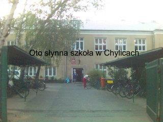 Oto słynna szkoła w Chylicach