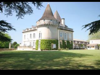CFH-R049-Slideshow-Majestic-Chateau-Dordogne