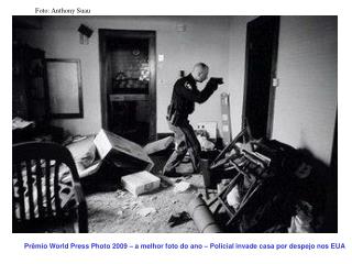 Prêmio World Press Photo 2009 – a melhor foto do ano – Policial invade casa por despejo nos EUA