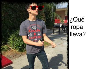 ¿Qué ropa lleva?