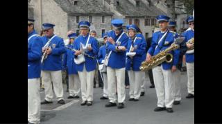 Au monuments aux morts