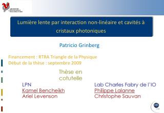 Lumière lente par interaction non-linéaire et cavités à cristaux photoniques