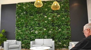 Artificial green walls, vertical gardens and fake hedges that impress - Designer Vertical Gardens