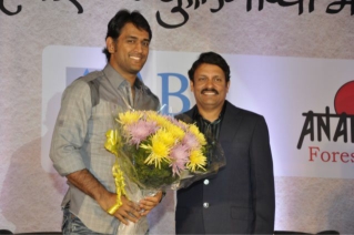 Mr. Avinash Bhosale and Mr. Amit-Bhosale of ABIL Group with Mr. MS Dhoni,Mr Vikas-Amte