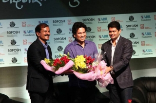 Mr. Amit Bhosale of ABIL with Master Blaster Sachin Tendulkar